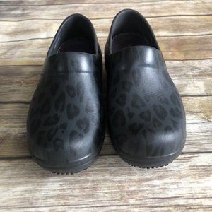 CROCS NERIA PRO II BLACK LEOPARD CLOG 8